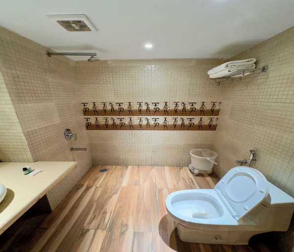 Bathroom 3, Hotel Himalaya Haridwar @ Har Ki Pauri Road, Hardwar