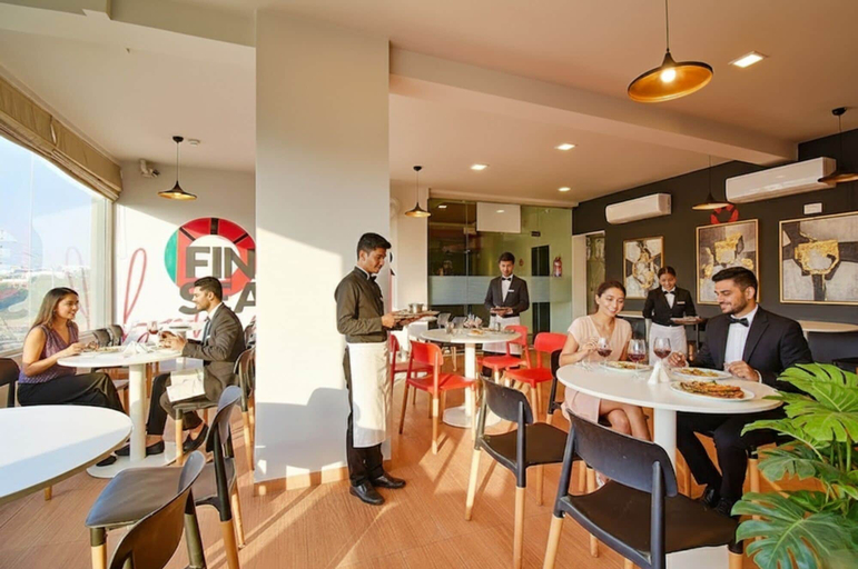 Food & Drinks 3, Fabhotel Manomay Homes, Nagpur