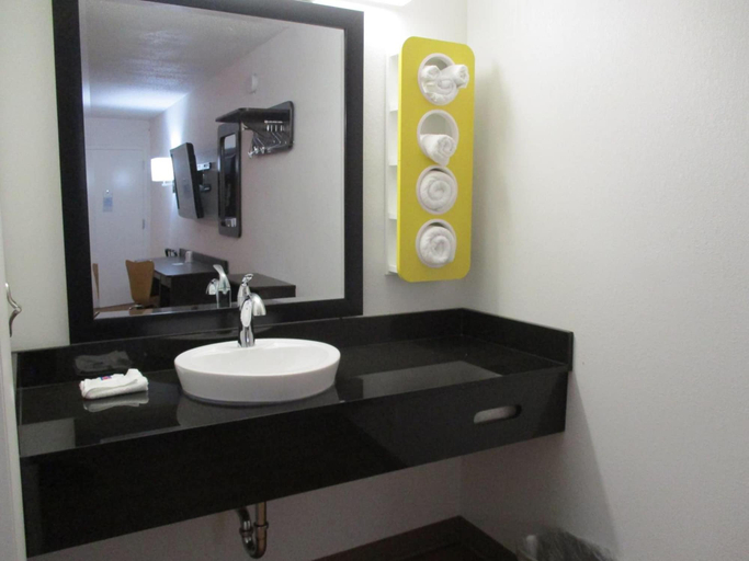 Bathroom 4, Motel 6 Odenton, MD - Fort Meade, Anne Arundel