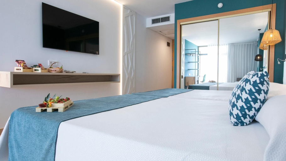 Bedroom 2, Evenia Olympic Suites, Girona