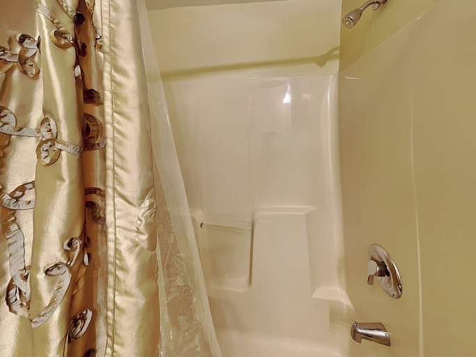 Bathroom 3, Hidden Treasure by Taylor Made Deep Creek, Garrett