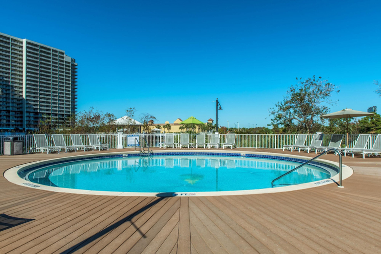 Sport & Beauty 2, Laketown Wharf 2017, Bay