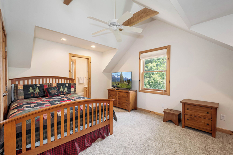 Bedroom 2, Loch Nest by Taylor Made Deep Creek, Garrett