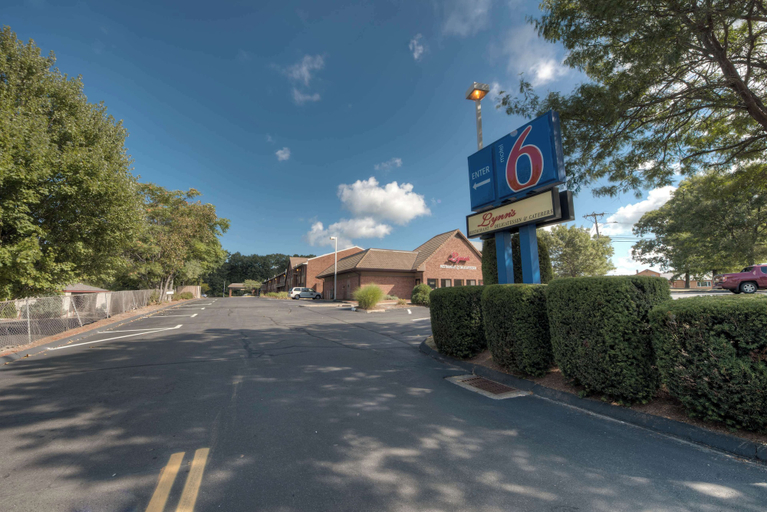 Exterior & Views 2, Motel 6 New Haven - Branford, CT, New Haven