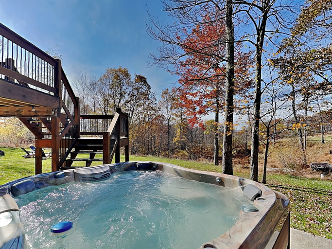Sport & Beauty, Falcon's Landing by Taylor Made Deep Creek, Garrett