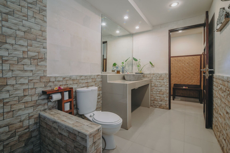 Bathroom 4, Frangipani Beach Hotel, Buleleng