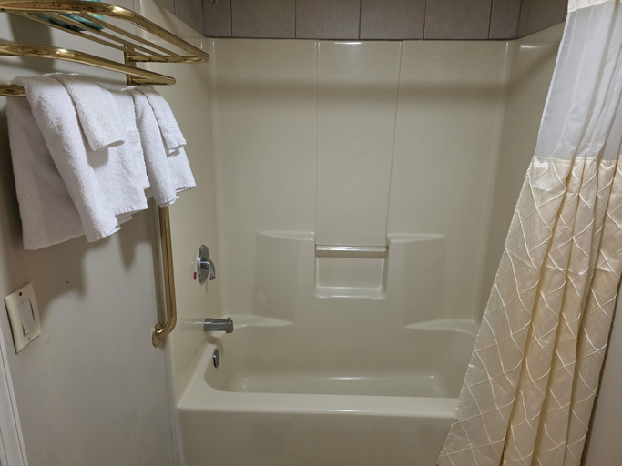 Bathroom 4, Liberty Inn Atlantic City, Atlantic