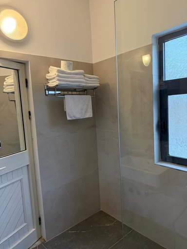 Bathroom 5, Hotel Kapri, Kavajës