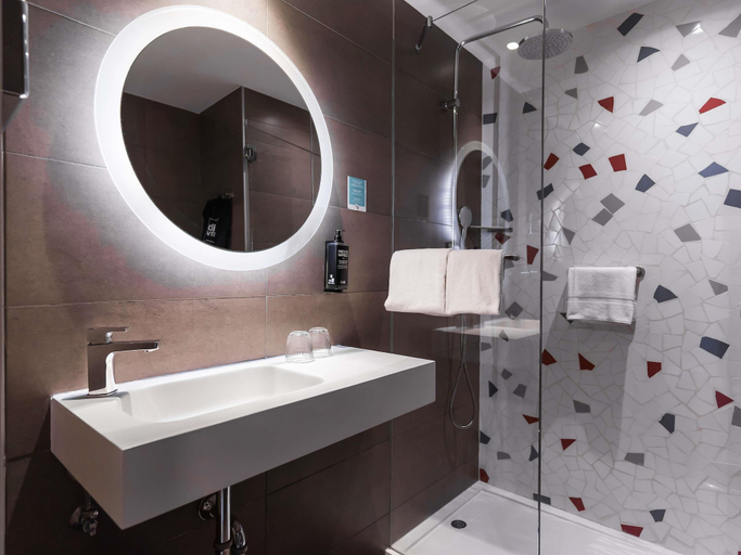 Bathroom 5, ibis Styles Barcelona City Bogatell, Barcelona