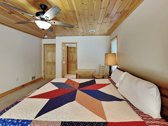 Bedroom 3, Lakeview Cottage by Taylor Made Deep Creek, Garrett