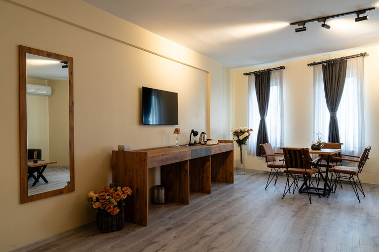 Others 3, Grand 464 Otel, Merkez