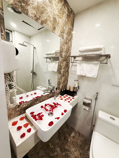 Bathroom 5, Golden Hotel, Hai Bà Trưng