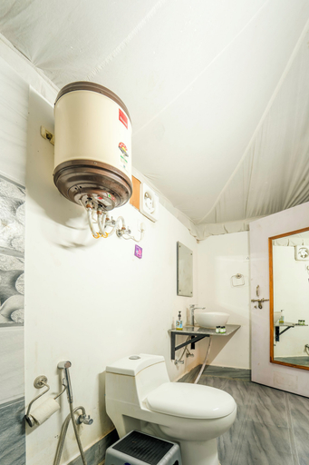 Bathroom 5, Paradise Pool Resort, Nainital