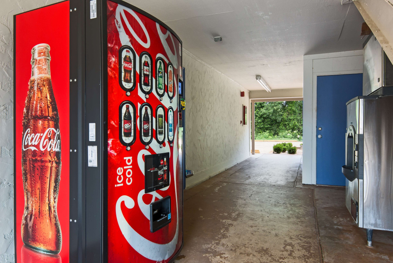 Food & Drinks 5, Motel 6 Atlanta, TX, Cass