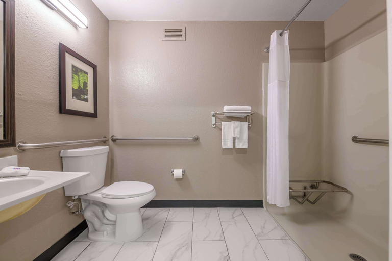 Bathroom 5, Motel 6 Columbus, GA – Columbus Airport, Muscogee