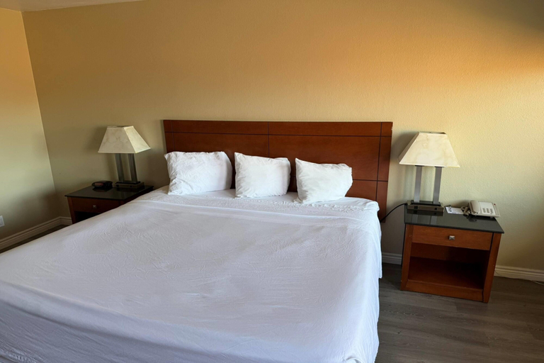 Bedroom 3, Travelodge by Wyndham Hemet CA, Riverside