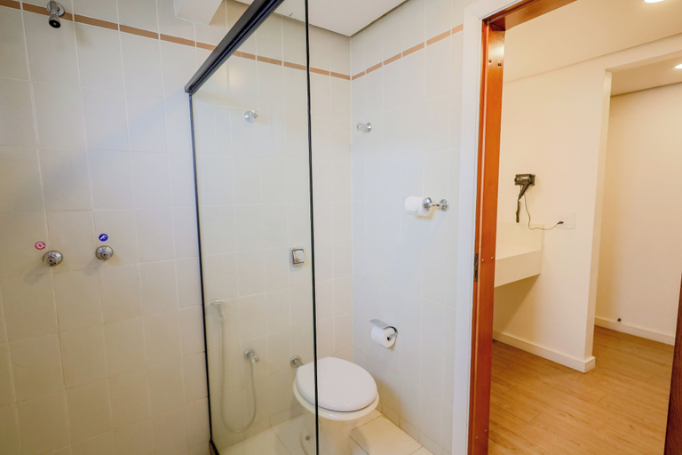 Bathroom 4, Antonio's Palace Hotel, Piracicaba