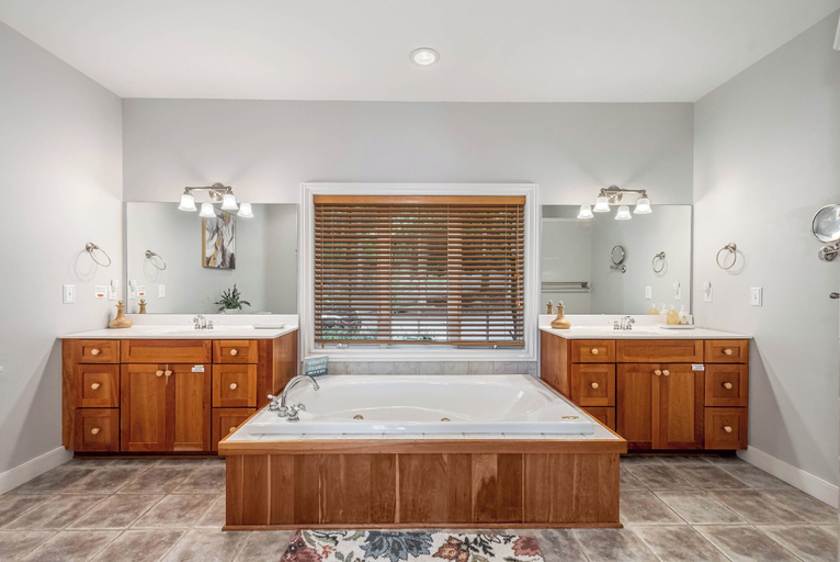 Bathroom 4, Friday's Escape by Taylor Made Deep Creek, Garrett