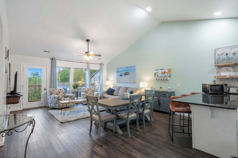 Food & Drinks, Retreat by Design - Resort Amenities, Stone