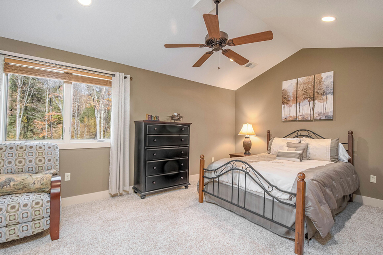 Bedroom 3, Mystic Memories by Taylor Made Deep Creek, Garrett