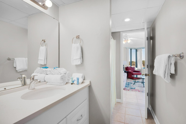 Bathroom 3, Sunbird 601w, Bay