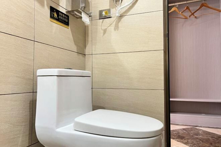 Bathroom 3, 7 xing Ge Business Hotel, Guilin