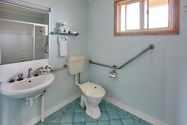 Bathroom 4, NRMA Norah Head Holiday Park, Wyong - North-East