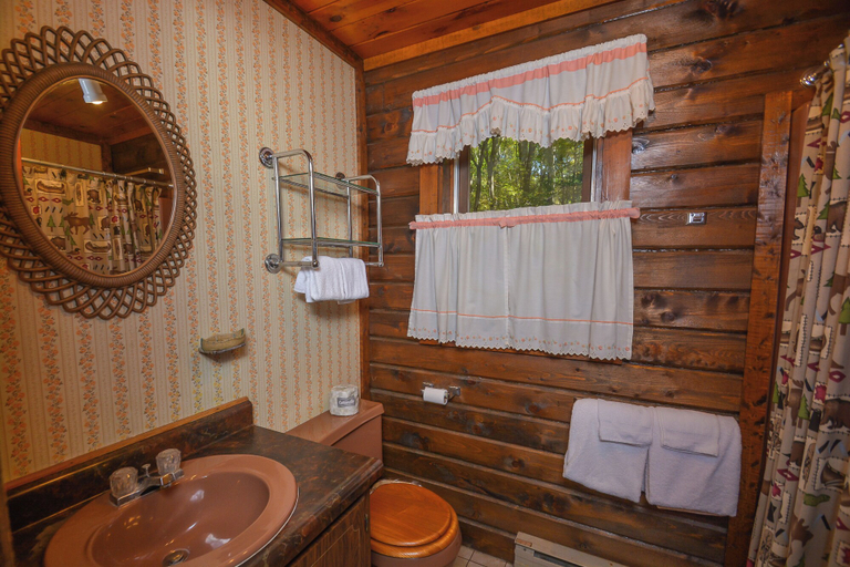 Bathroom 3, The Pines by Taylor Made Deep Creek, Garrett