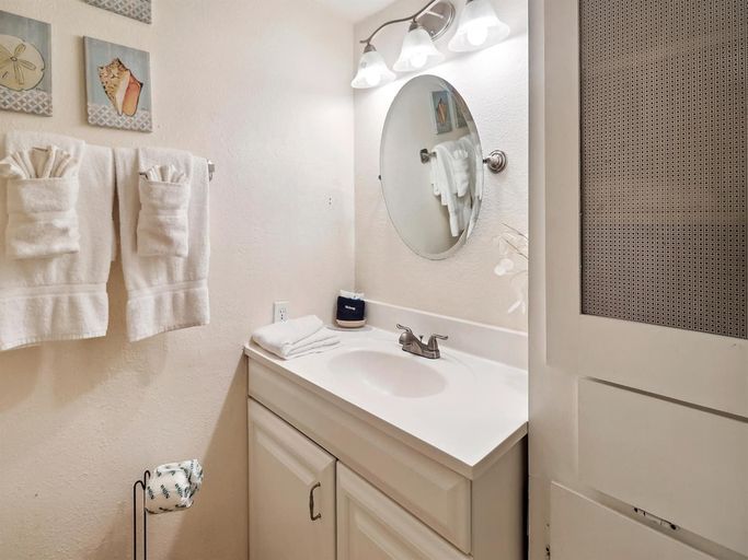 Bathroom 3, Bermuda Bungalow by Ryson Vacation Rentals, Galveston