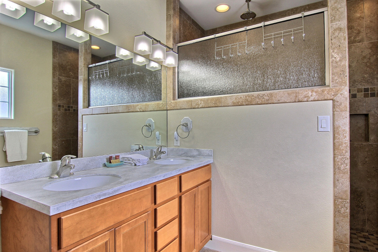 Bathroom 3, Shamrock by the Sea by Silver Sands Vacation Rentals, Nueces