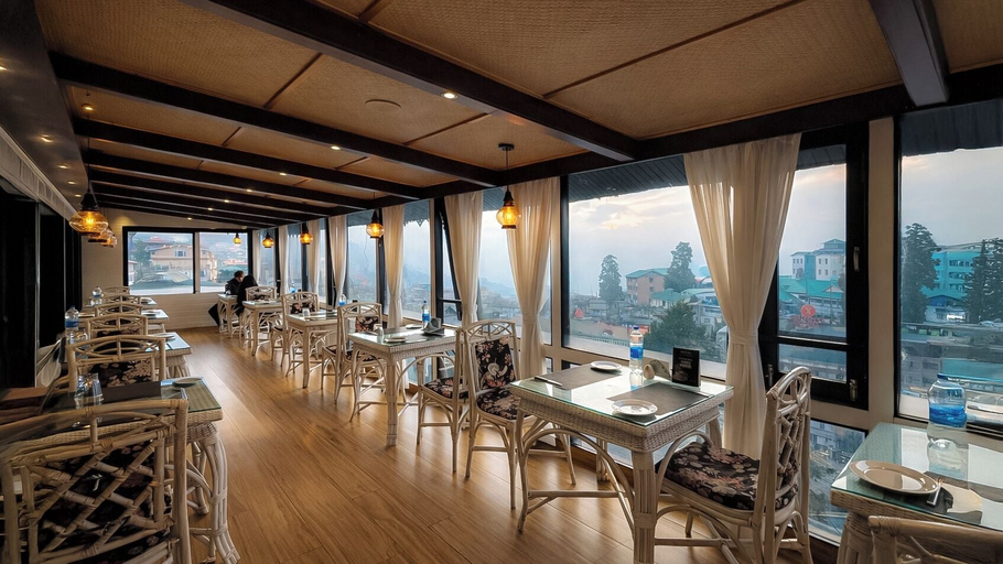 Food & Drinks 5, Yashshree Mall Road Darjeeling, Darjiling