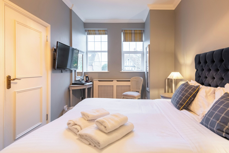 Bedroom 4, The Royal Oak, London