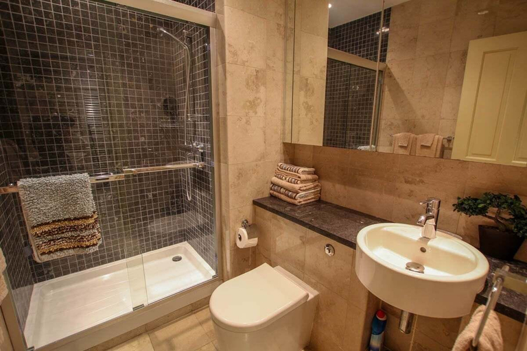 Bathroom, Waterside by BSL Rentals
