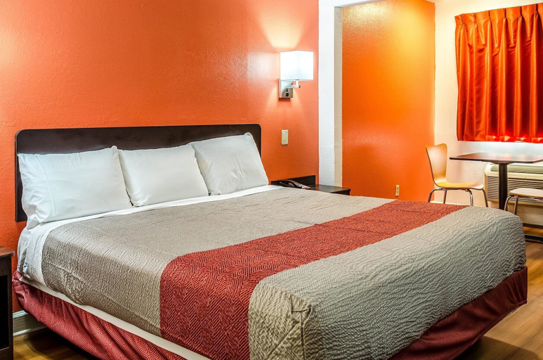 Bedroom 3, Motel 6 Saraland, AL, Mobile