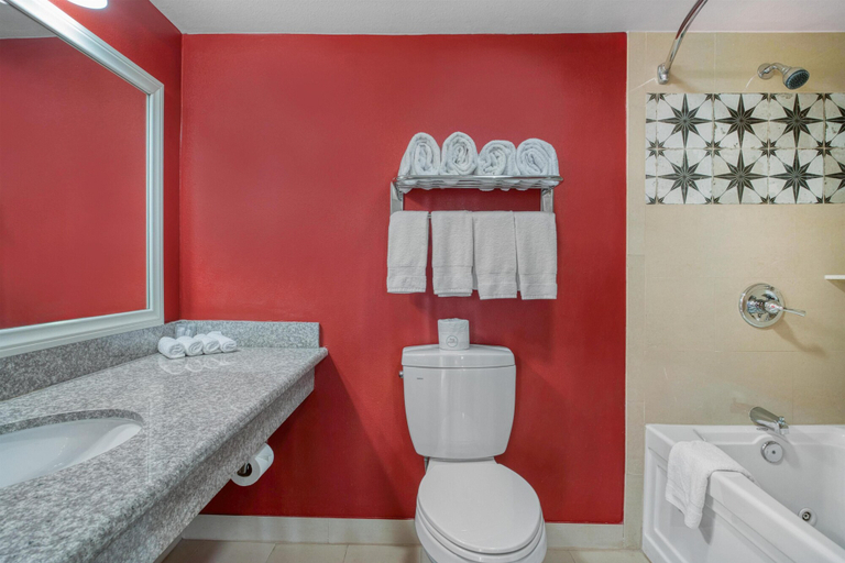 Bathroom 4, SureStay Hotel by Best Western Camarillo, Ventura