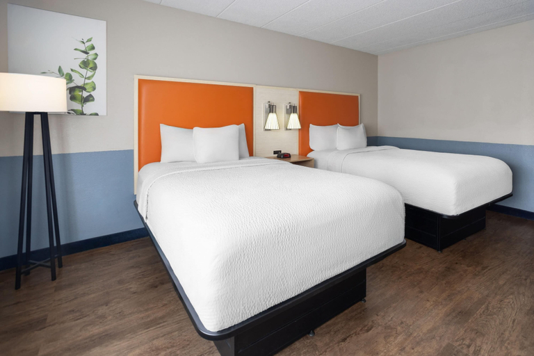 Bedroom 3, Baymont by Wyndham Westampton, Burlington