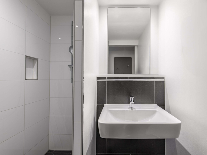 Bathroom 5, B&B Hotel München-Olympiapark, München