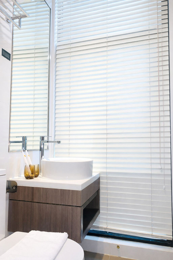 Bathroom 4, Amrise Hotel Kitchener, Singapore