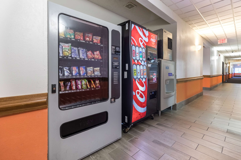 Food & Drinks 4, Motel 6 Indianapolis, IN - Southport, Indianapolis