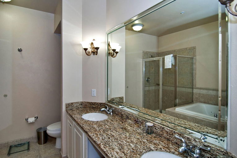 Bathroom 4, Radisson Hotel El Paso Airport, El Paso