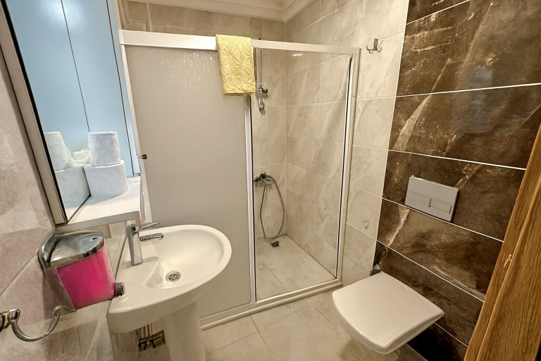 Bathroom 5, Biter Hotel, Fatih