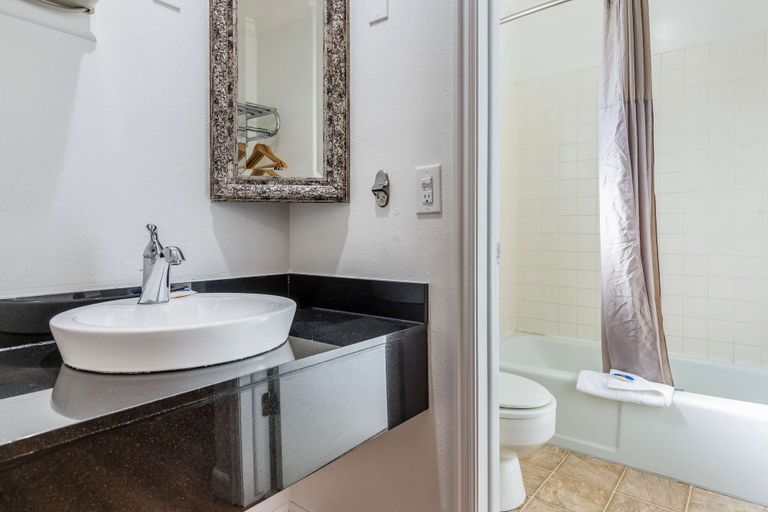 Bathroom 4, Motel 6 Tremonton, Box Elder