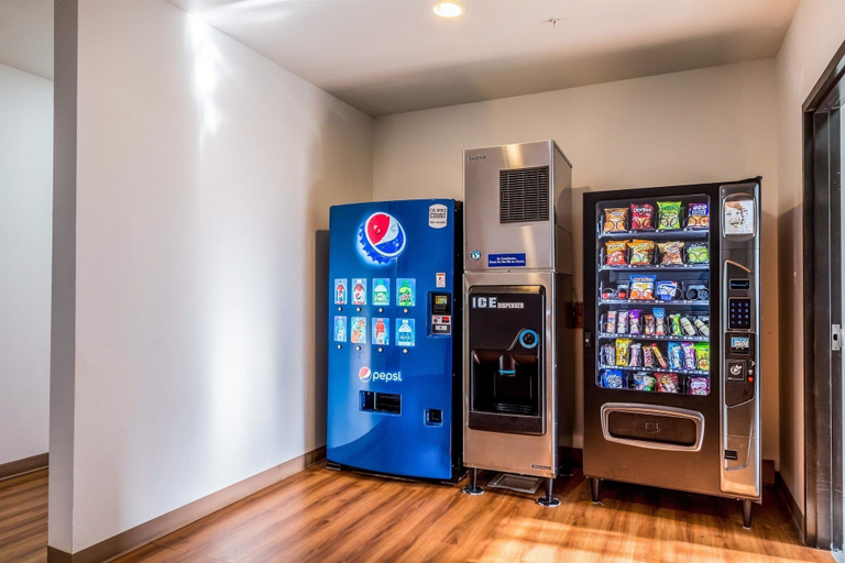 Food & Drinks, Motel 6 Jourdanton, TX, Atascosa