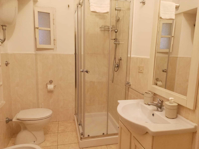Bathroom 5, Domina Popolo B&B, Rome
