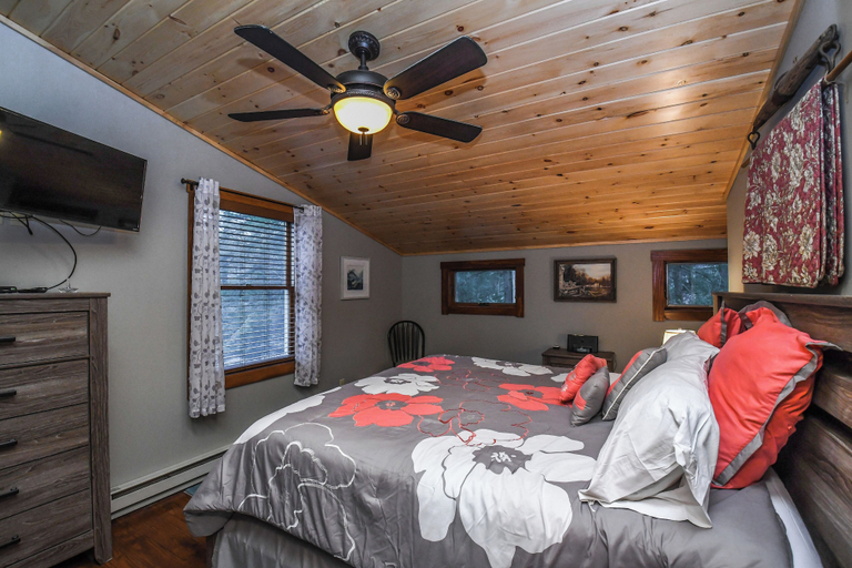 Bedroom 2, Hideaway by Taylor Made Deep Creek, Garrett