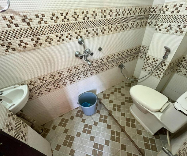 Bathroom, Sawkmie Hotel, Kamrup Metropolitan