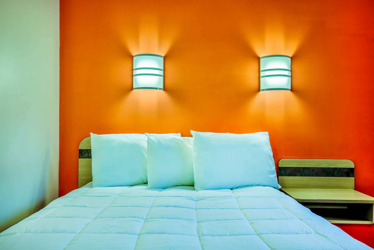 Bedroom 5, Motel 6 Burlington, ON - Toronto West - Oakville, Halton