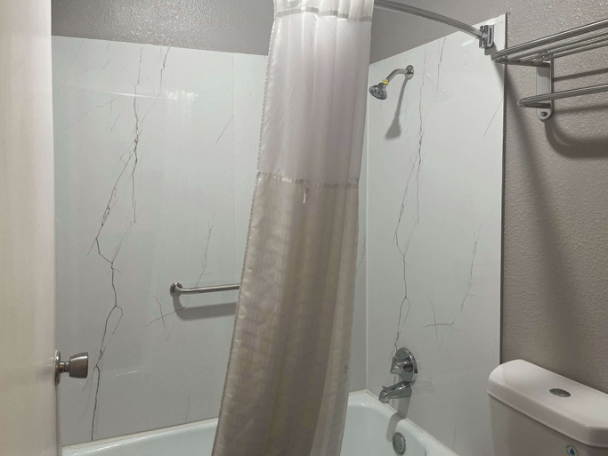Bathroom 5, Studio 6 Lake Jackson, TX, Brazoria