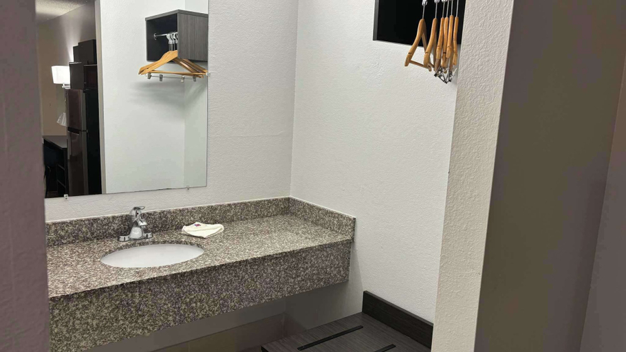 Bathroom 4, Motel 6 Macclenny, FL, Baker