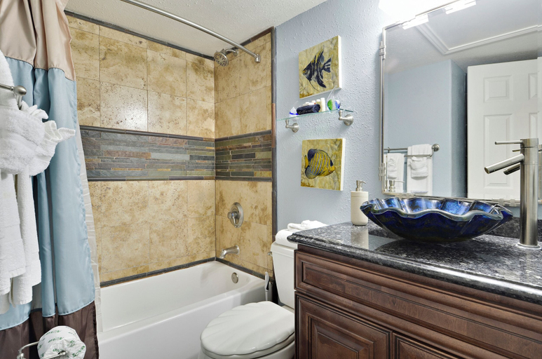 Bathroom 4, Neptune's Retreat by Ryson Vacation Rentals, Galveston